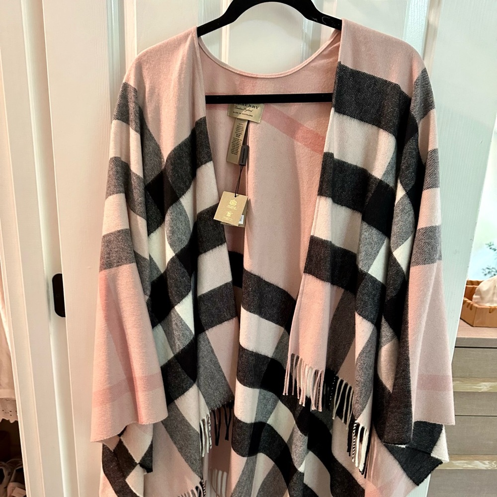 Burberry Check Wool Cape New With Tags Pink